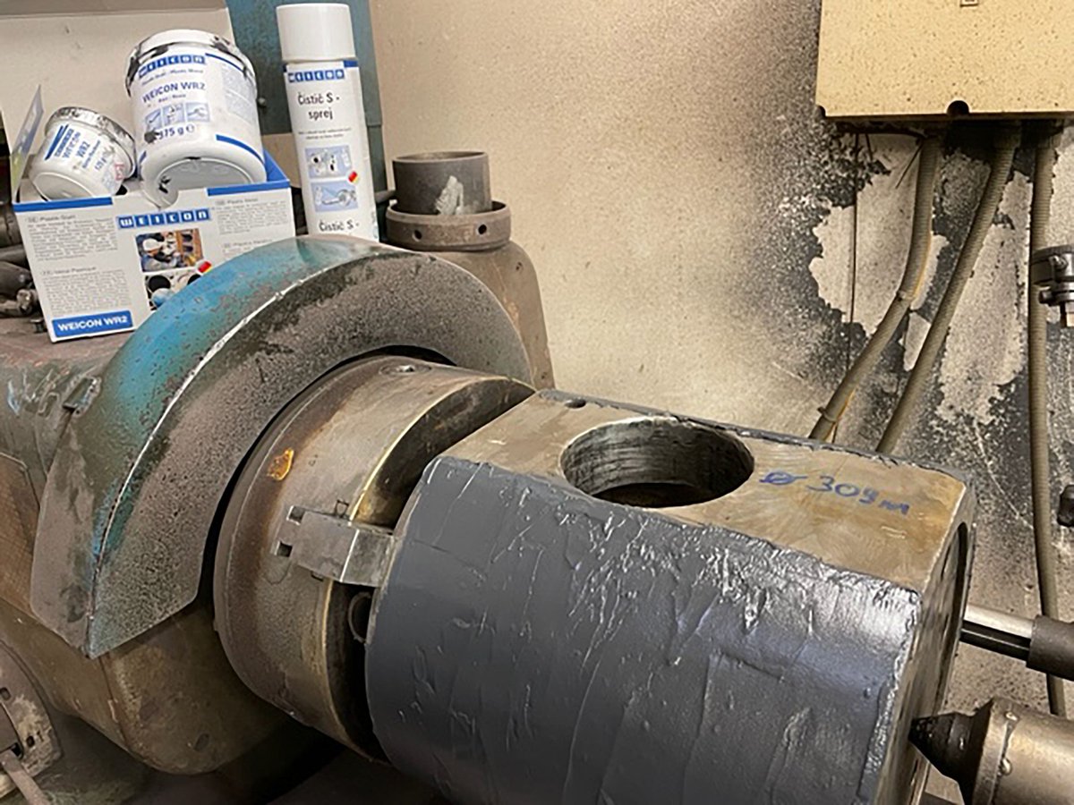 WEICON_de's tweet photo. Repair of an eccentric press with WEICON WR2 - material-saving, fast and easy! 

Reparatur einer Exzenterpresse mit WEICON WR2 - 
materialsparend, schnell und einfach!

#weicon #adhesive #epoxyresin https://t.co/8zOAm4VxiC