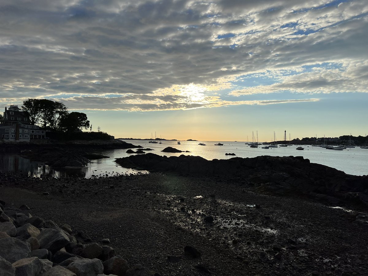 MarkKeaney2pt0's tweet photo. The #7AM Project. 10 years. 3653 days. Not that Iβm counting but I am. Thankful for this chip. #soberdate https://t.co/oQQDgpLjLV