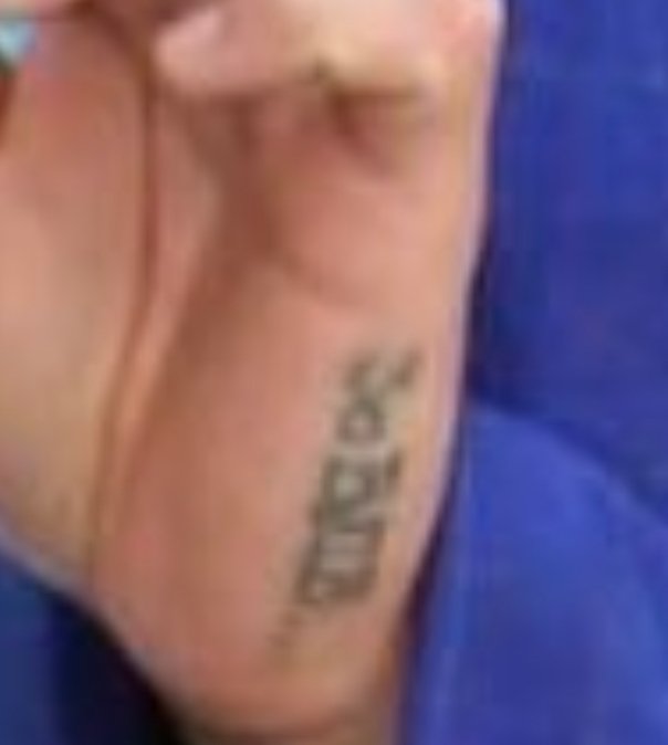 Орос 3-ын багш нь
За ВДВ шивээстэй бдаг юм бна
Хаха