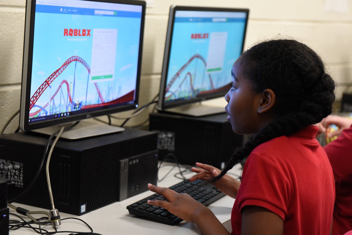 GetHealthyPHL's tweet photo. The “homework gap” is having difficulty getting online to complete school assignments. #PHLConnectED helps alleviate the gap. Pre-K–12 families can get free internet. Dial 2-1-1. https://t.co/i9pKelhV1F
#GetHealthyPhily @PhiladelphiaGov @PHLSchools @PHLInnovation @PHLfamilies https://t.co/iT85PZir0l
