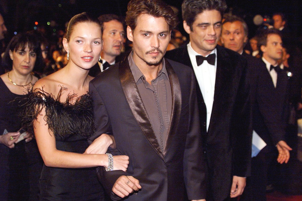 AsianTimeOnline's tweet photo. #KateMoss opened up about the time her ex-boyfriend #JohnnyDepp gifted her a diamond necklace
#Hollywood #BritishVogueMagazine #AsianTimes #Trending #LatestNews #NewsUpdates
https://t.co/GOytUsFqeG https://t.co/Dt5v63NxeW