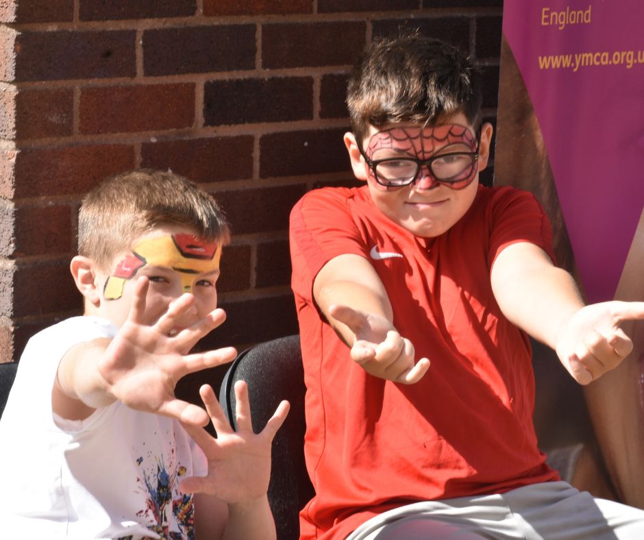 ymcans's tweet photo. 🌞End of Summer Party 🥳

The Sun shined all day for the End of Summer party!

YMCA Go! and families gathered together to celebrate the end of summer with food, multi-sports, music, dancing, face paint, glitter hair, art, crafts and ended the day with a paint party
#YMCA #YMCAGO https://t.co/RpEJUA5Qad