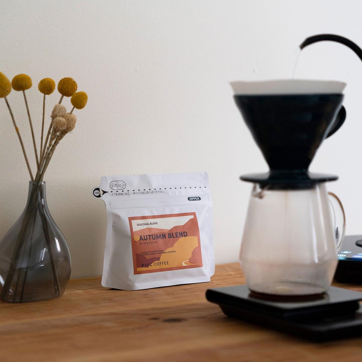 REC_COFFEE's tweet photo. 本日より秋の企画がスタートします！

オンラインショップで早くも売り切れてしまったクッキー缶とオータムブレンド！
秋にぴったりナイスコンビネーションなこのふたつ。
https://t.co/3nyMGPKuLc

クッキーは一枚一枚丁寧に焼き上げていますので、ご用意でき次第、またオンラインショップに並びます https://t.co/M5XHAgl3Z2