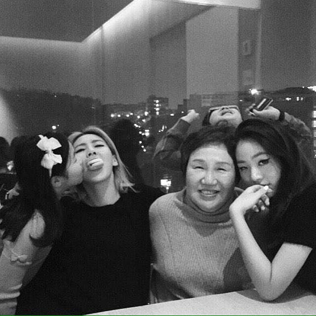 forchaerinnie's tweet photo. Things that make her happy (2) 

#CL #씨엘  @chaelinCL https://t.co/9WJ8hLQxBn