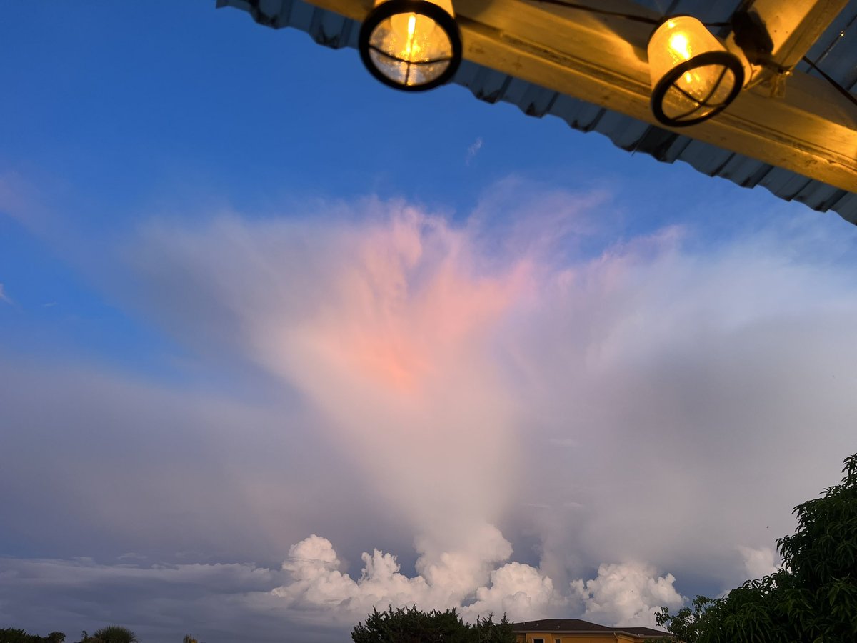 AsklarAdventure's tweet photo. Storms are rolling in this morning on the coast. Thunderbird storm 🙂           #Fun #coast #adventure #outdoor #Outdoors #AdventuresWithPurpose #music #chillin https://t.co/dNlYKdfjYh