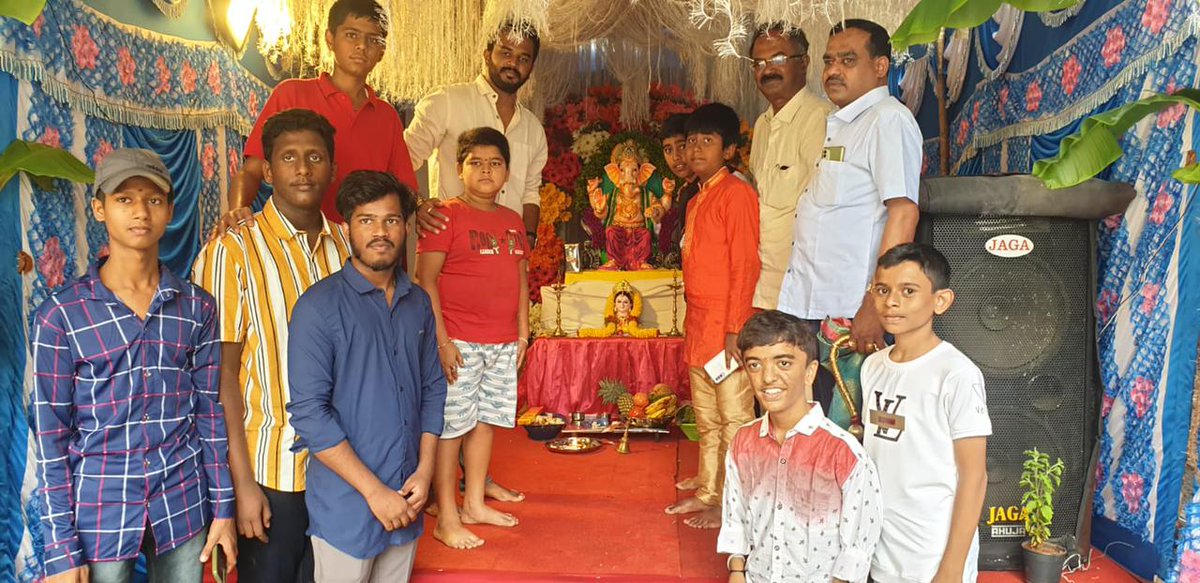 BNMREDDY's tweet photo. ಗಣೇಶ ಚತುರ್ಥಿಯ ಅಂಗವಾಗಿ ಬಿಟಿಎಂ ವಿಧಾನಸಭಾ ಕ್ಷೇತ್ರದ ಮಡಿವಾಳ ವಾರ್ಡಿನ ಹಲವಾರು ಕಡೆ ಭೇಟಿಕೊಟ್ಟು, ಗಣೇಶನ ದರ್ಶನ ಪಡೆದು ಸಡಗರದಿಂದ ಹಬ್ಬವನ್ನು ಆಚರಿಸಲಾಯಿತು.
#BNMR #Madivala #BTMLayout #TeamBNMR #RLR #ganeshchaturthi #ganeshchaturthi2022 https://t.co/P3OOOLMY9U