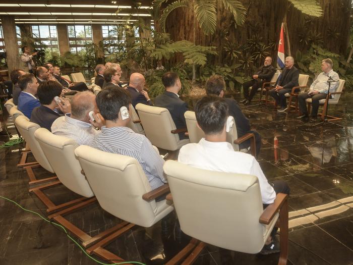 MMarreroCruz's tweet photo. En intercambio con empresarios italianos, ratificamos la voluntad de ampliar los vínculos #Cuba-#Italia.
Dentro de la estrategia de recuperación y desarrollo económicos de nuestro país, está concebida la participación extranjera.
#CubaNoEstáSola https://t.co/CCuUXXVPU2