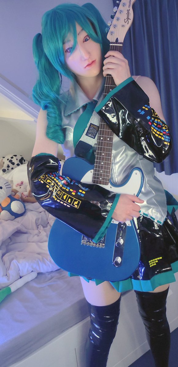 Yuu_FemaleMask's tweet photo. Happy birthday Miku 🎉🎊🎉
#femalemask #フィメールマスク #femalemasking #皮モノ #kawamono https://t.co/neuoWjc88d