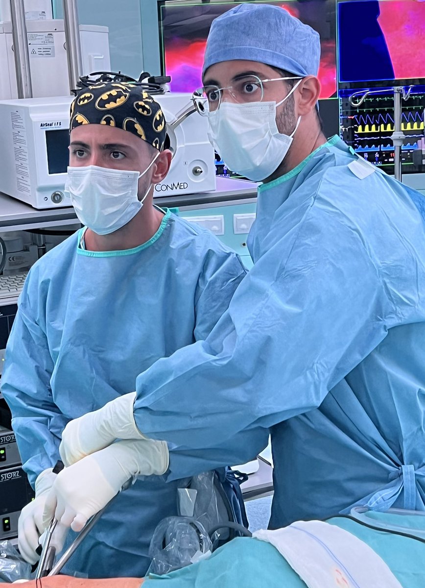Dra_BelloIrene's tweet photo. “If you want to master something, teach it. The more you teach, the better you learn. Teaching is a powerful tool to learning” Professor Richard Feynman
#uniportalVATS #lungresection #teaching #thoracicresidence #proudofthem @ThorSurgHClinic https://t.co/rS4s2XRVwi