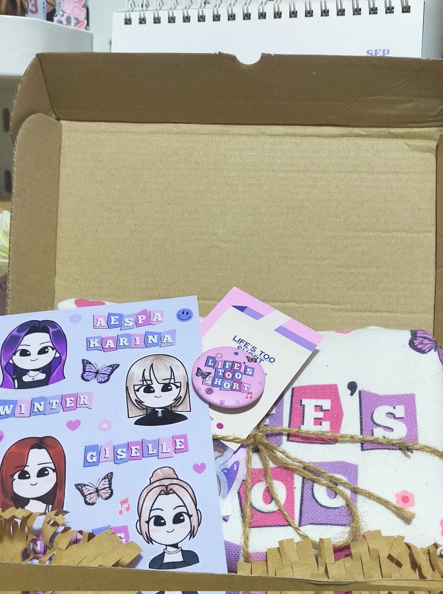 jillianscart's tweet photo. 𓈈 𓂃 𓈒 #jcartmails 

𓂋𓈒 hiii @cIoudclub the items arrived to me! thanks for packing it safely, it's vv pretty ♡  

🛒: #cloudclubmail https://t.co/eqaMSIIOCg