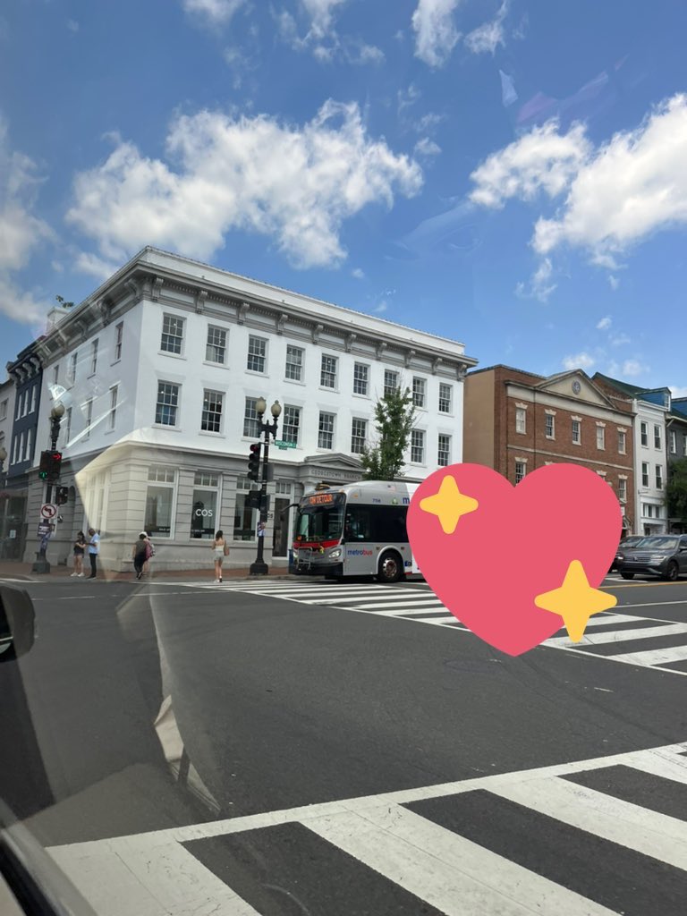 정하니 사진 자세히 보니까 제가 두달 전에 사진 찍은거랑 장소가 똑같아요… 운명이야 모야