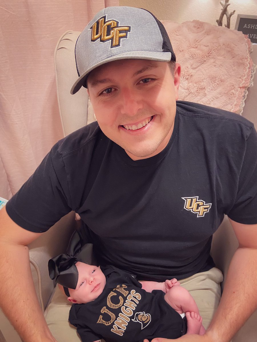 ChadKMills's tweet photo. IT’S FINALLY #GAMEDAY! 🙌
And this season, the Mills house has a #BabyKnight, and @UCF_Football has a brand new fan! 🏈 💛🖤⚔️
#GoKnights #ChargeOn
#GKCO #UCF @UCFKnights #collegefootball #ucffootball #UCFamily @AshleighMNews https://t.co/KbtAOYnHo9