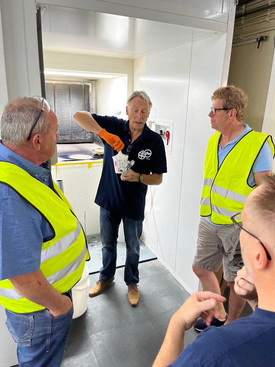 AnkerStuy's tweet photo. ⚓️ Vandaag organiseren we een praktijkdag voor klanten van @ClaasenCoatings! Een mooie manier om kennis te maken met onze nieuwe producten en deze ook direct uit te proberen! 👌 #ankerstuy #claasencoatings https://t.co/U112ze6qaB