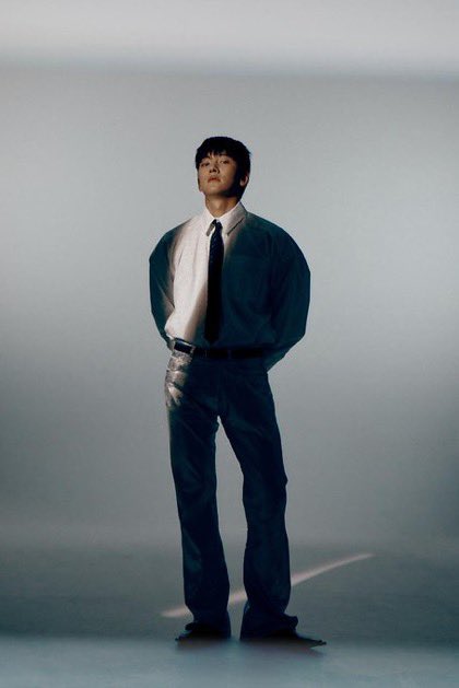 moon_jcw's tweet photo. كيف الي حوله متحملين كل هالجمال و الفخامة 🖤
 #jichangwook https://t.co/z6JfPCDxnd
