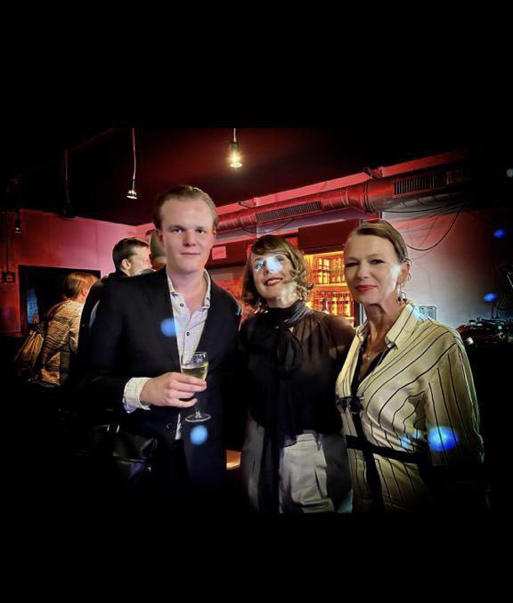 ute_cohen's tweet photo. Mit #FinnJob und Sonja Shenouda in Cabourg und im „stinkenden Babel“ Berlin.
Es war eine #nuitderêve in der @LisaLettretage ! Heute Abend feiern wir gleich nochmal #Buchpremiere von #Hinterher @Wagenbach_News im #Buchhändlerkeller in Berlin .
Wir freuen uns auf euch! https://t.co/4a4QpSqI4r