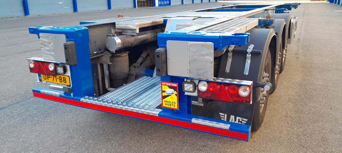 Burgtrailers's tweet photo. Veilig transport en #duurzaamheid staat bij van Waveren Transport hoog in het vaandel.
Ook zij hebben ervoor gekozen om voertuigen uit hun bestaande wagenpark aan te passen en te voorzien van een #ergonomische lage in/opstap 
#2ndlife
#transport https://t.co/NIbnR781nL