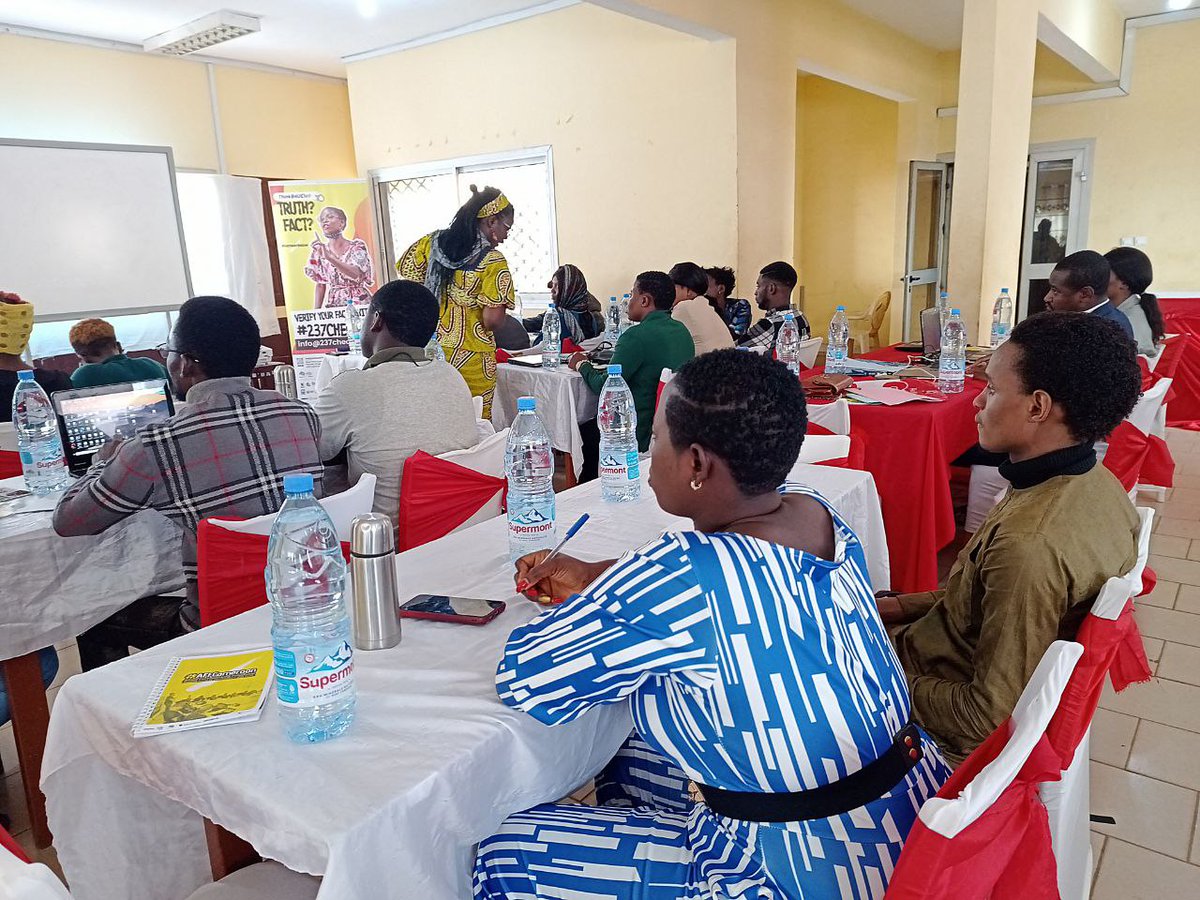 civic_watch's tweet photo. #AFFC Cohort 7.
We are in #Bamenda 4 3 days.
Today, @KAMTCHANG1 of @AdisiCameroun will train fellows on the internet world/introduction to SMHR & @NgalaDesmond will drill them on #Disinformation & #HateSpeech in #Cameroon.
#Factchecking
#ThinkB4UClick
#DataJournalism https://t.co/0mfbKDCBlH