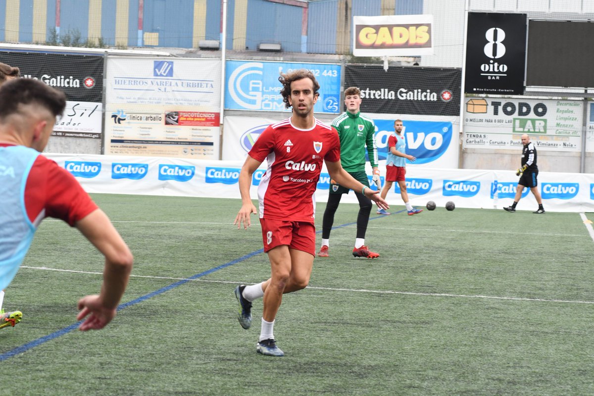 BerganFC's tweet photo. Nesta sesión matinal contaron, amais dos habituais xuvenís Pablo García, Estramil e Iago Astray, con Álex Marcote e Marcos Aller! 💪

🔴🔵
#ForzaBergan #VamosBerganDálleLume  #BergantiñosTorrelavega #CenBergantiños #100AnosDePaixónVermella https://t.co/RV8xvDj9Ha