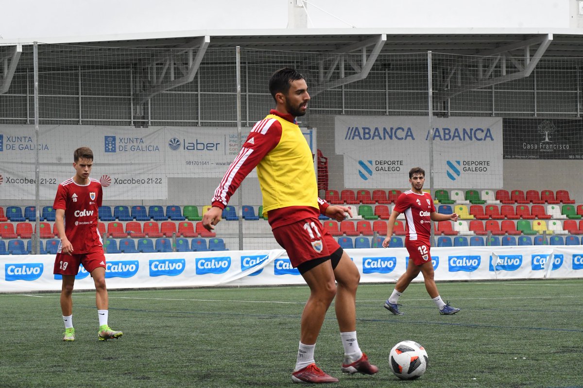 BerganFC's tweet photo. Nesta sesión matinal contaron, amais dos habituais xuvenís Pablo García, Estramil e Iago Astray, con Álex Marcote e Marcos Aller! 💪

🔴🔵
#ForzaBergan #VamosBerganDálleLume  #BergantiñosTorrelavega #CenBergantiños #100AnosDePaixónVermella https://t.co/RV8xvDj9Ha