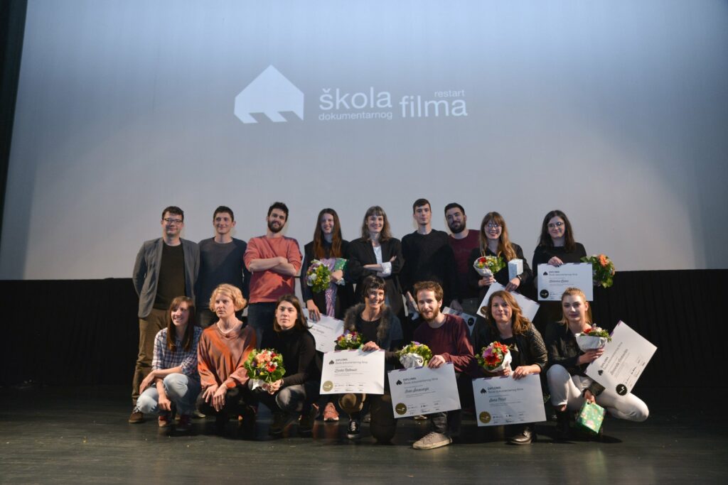 O Restartovoj Školi dokumentarnog filma, njezinim specifičnostima, novostima i o tome čemu nas rad na dokumentarnom filmu može naučiti porazgovarali smo s voditeljima i mentorima ovog programa koji upravo okuplja svoju novu generaciju polaznika. >>> bit.ly/3Rw4bSt