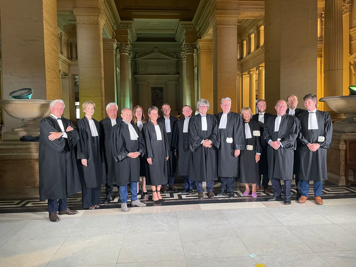 Anton_Rivus's tweet photo. Gerechtelijk jaar afgetrapt in stijl !
Enthousiast om met stafhouder Bernard Derveaux en de nieuw verkozen Orde van Advocaten mijn steentje bij te dragen #baliebrussel #noab #rivus #advocaat https://t.co/8xf2MfChCP