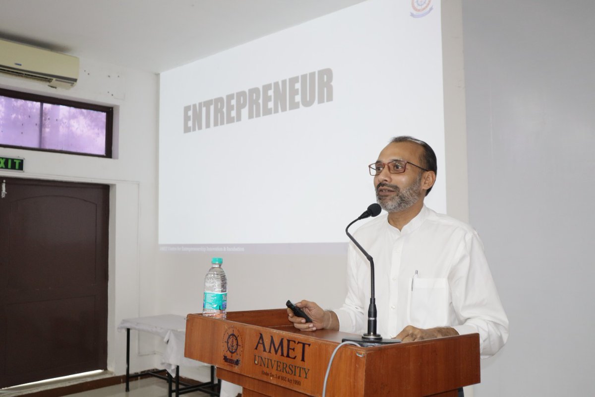 UniversityAmet's tweet image. The #AMETUniversity&apos;s &quot;#StudentInductionProgramme 2022-23&quot; was recently conducted in the presence of renowned Dr. Ashoken, Director-CEO of GEM Hospital, and business leader Mr. Sougat Chatterjee, who delivered speeches that will assist students in aspired lives in the future
