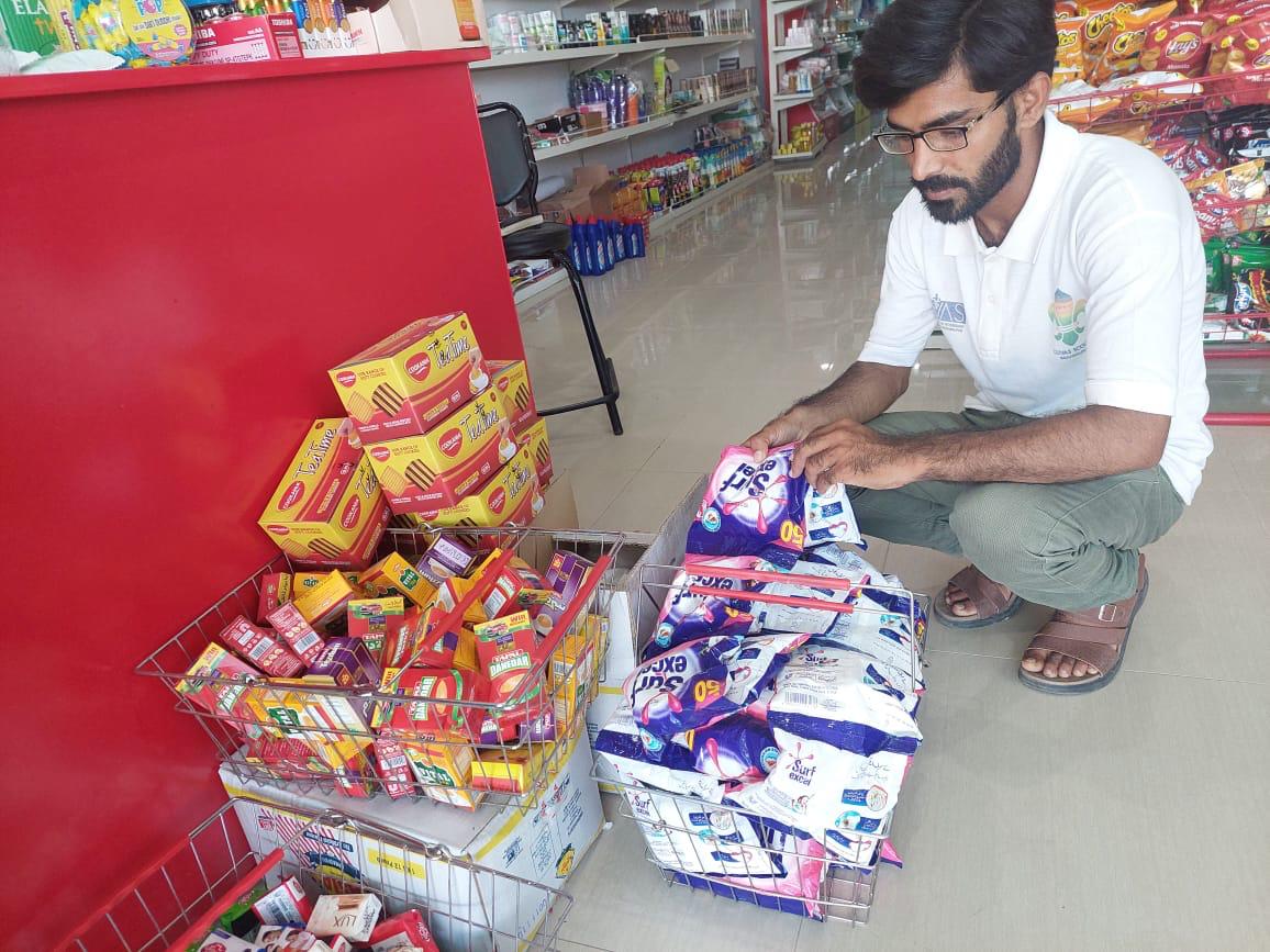 CUVASScouts's tweet photo. CUVAS SCOUTS Bahawalpur gave 50k rupees and some other things for flood victims to the vice chancellor of Cholistan University of veterinary and Animal science Bhawalpur.
#cuvas #scout https://t.co/Cx8JiU6KJR