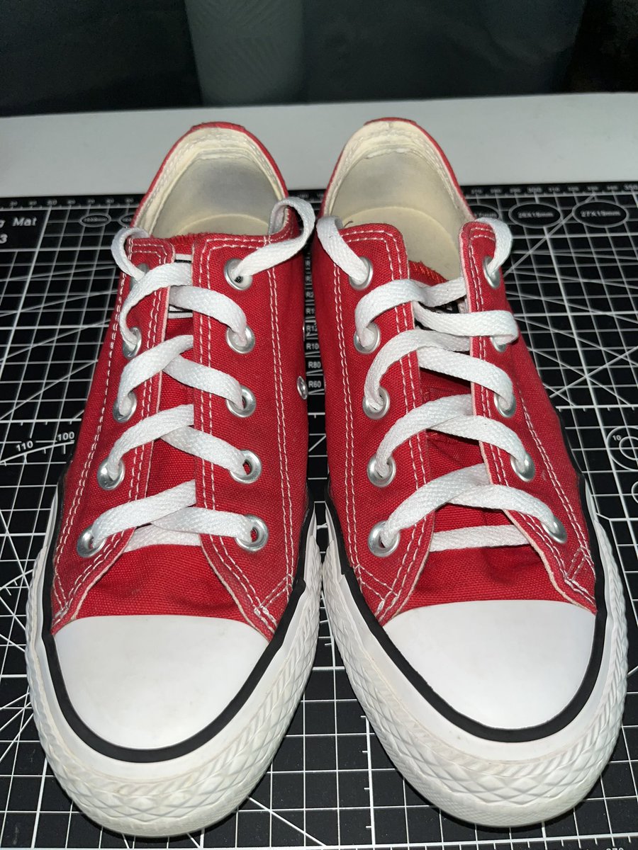 ynsomracha's tweet photo. wts lfb ph only

converse all star chuck taylor red low cut original 

₱1600 

- used only for a few times
- originally around 3k
- no box (nawala nung lumipat kami 😭)
- can do code with additional fees

MOD: sco jnt jrs lbc
MOP: gcash bdo https://t.co/mRnxN9q7p0