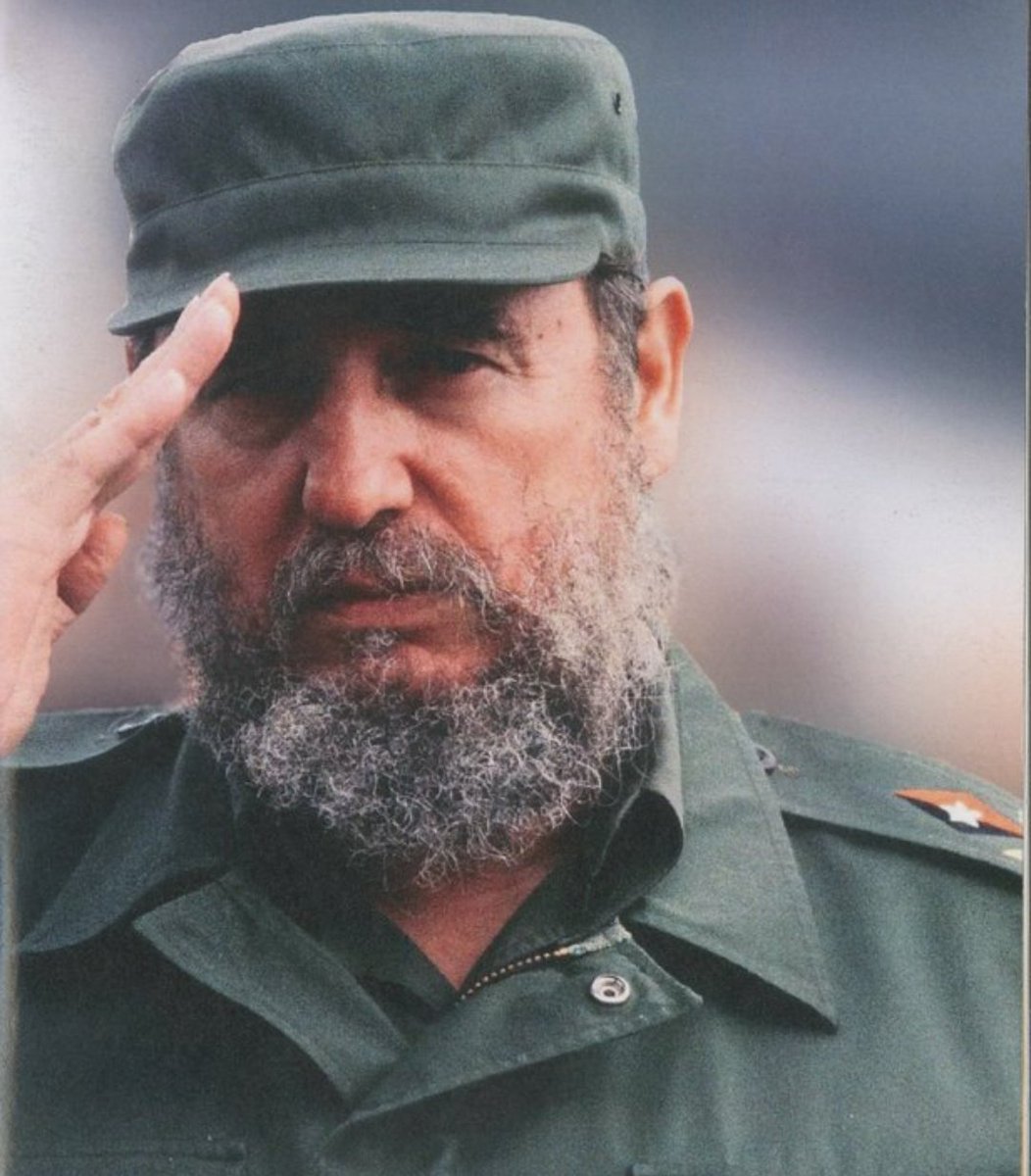 "La esperanza del enemigo es que grandes dificultades materiales reblandezcan al pueblo y lo hagan ponerse de rodillas. Esos son los sueños del imperialismo, pero subestiman los poderosos valores morales, intelectuales y las poderosas ideas con que  cuenta nuestro pueblo". Fidel