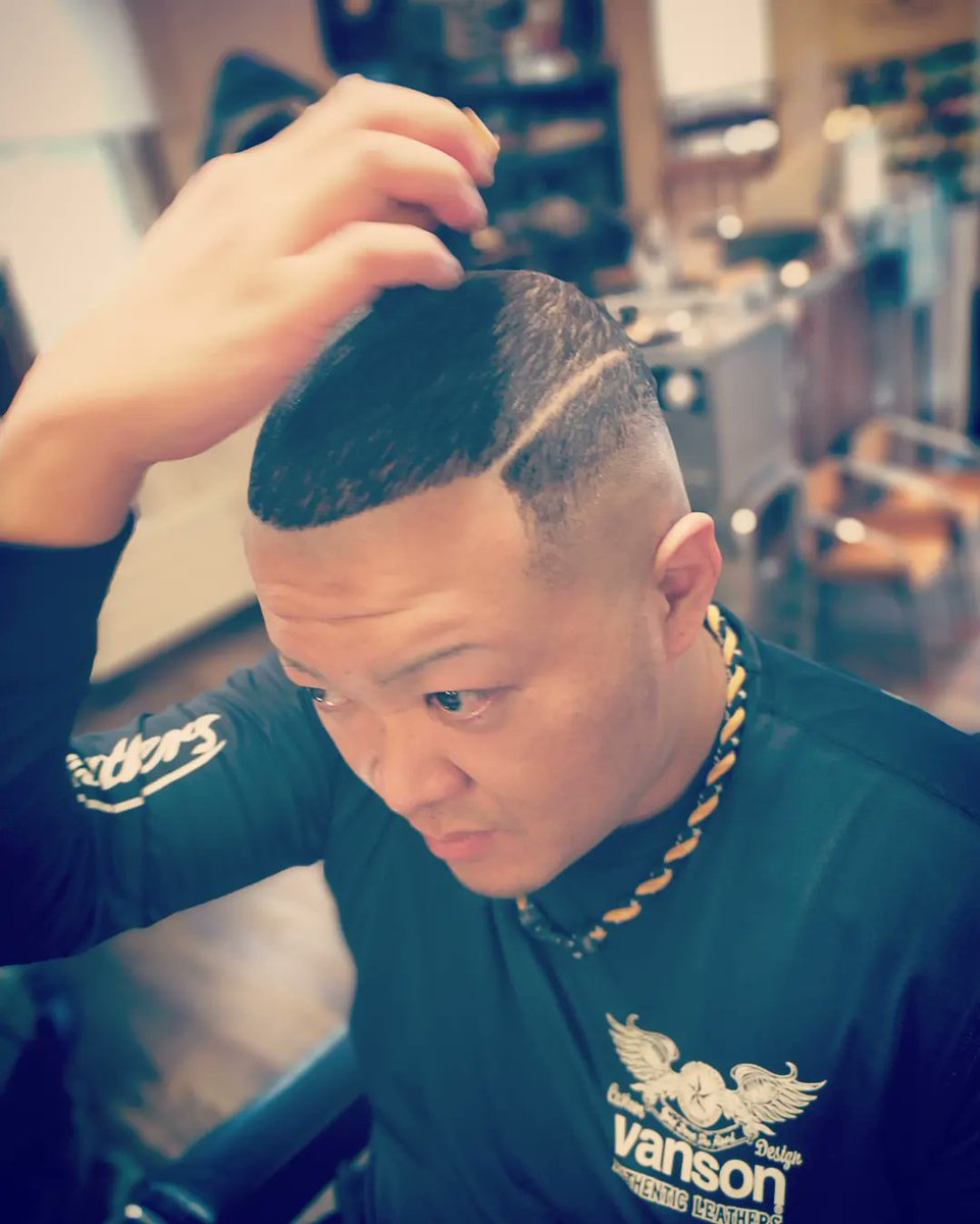 barber_yoshioka's tweet photo. 個性有り easyperm
日本人でも外国人のような坊主スタイルを再現出来る
【イージーパーマ】どんなに硬い髪質でも根元から寝かせます
#イージーパーマ #easyperm
#フェード #buzzcut
#理容室 #スキンフェード
#メンズカット #床屋 #バーバー
#バーバーショップ https://t.co/kPytvHyw1Z