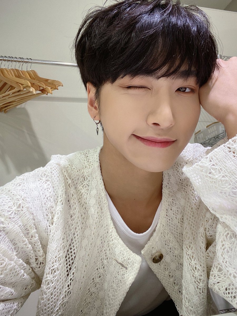 ATEEZBRASIL_'s tweet photo. 🪐 |

[#SEONGHWA] 🤍🤍🤍

© allabout_atz

[+] https://t.co/WpCw4D0Zkx