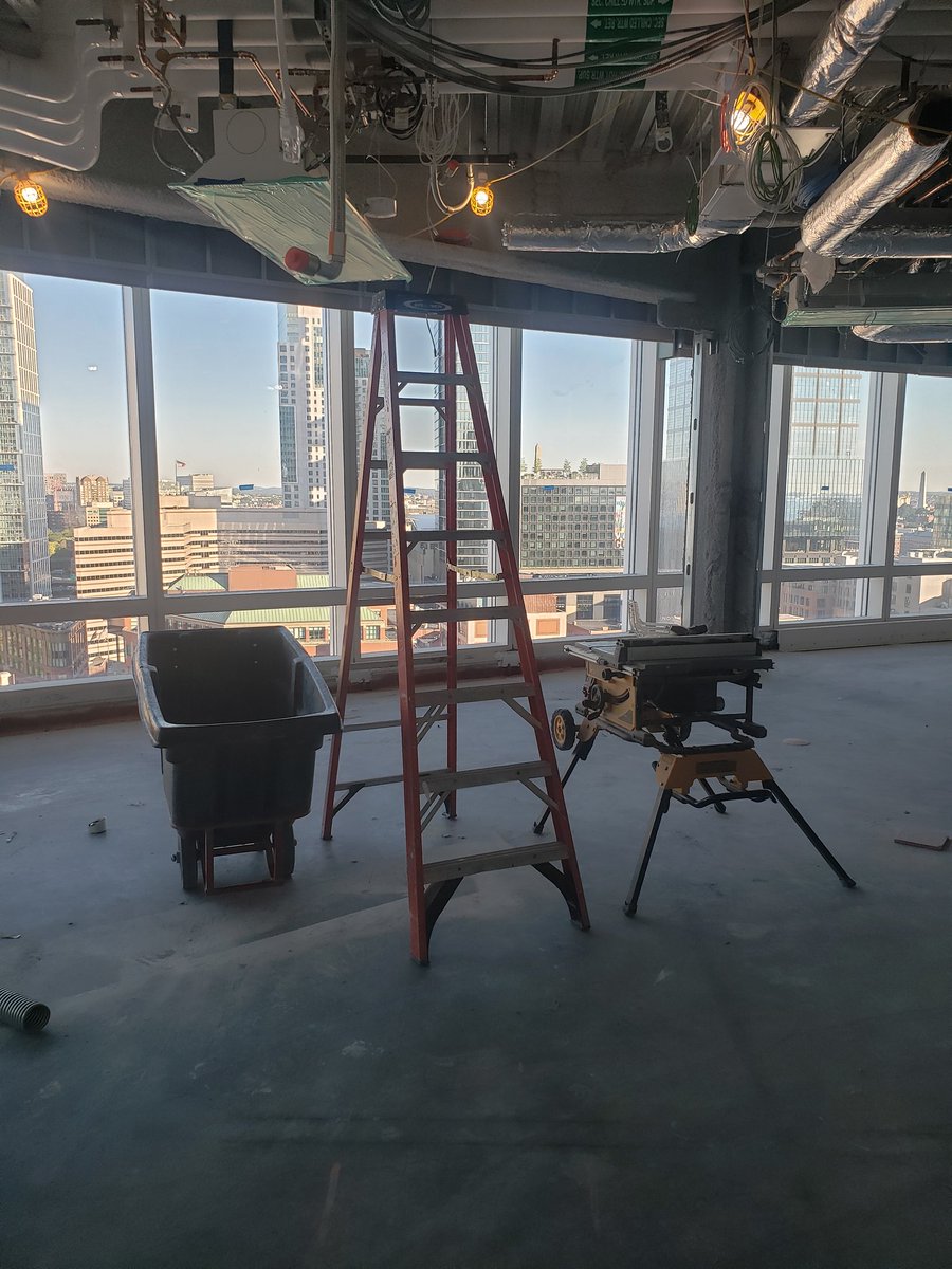seantheladder's tweet photo. Chillin with my homies #seantheladder #Boston #constructionsite https://t.co/iEX2RMTpHJ