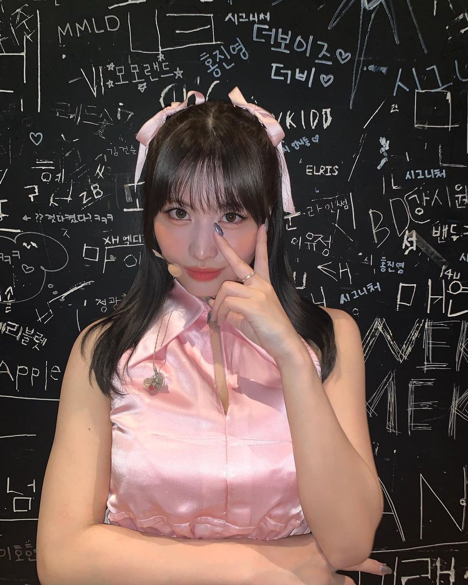 mmpicss's tweet photo. Momo's visuals are insane. 😳🥺#MOMO #모모 #もも https://t.co/q66XLxKfMp