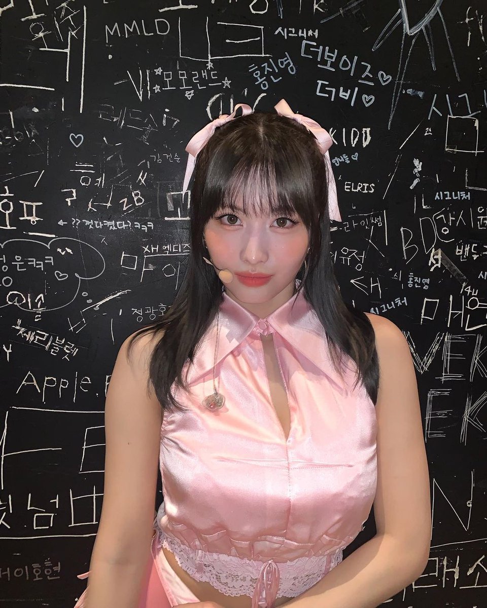 mmpicss's tweet photo. Momo's visuals are insane. 😳🥺#MOMO #모모 #もも https://t.co/q66XLxKfMp
