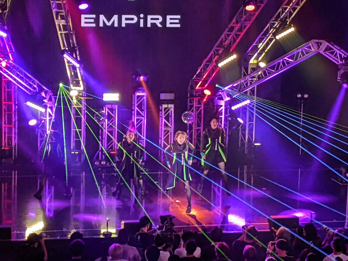 mabo________'s tweet photo. メンバーのジャンプ力✨
#元EMPiREなりのラストツアー
#元EMPiRE羽田
#Haveitmyway https://t.co/rizswX0gxT