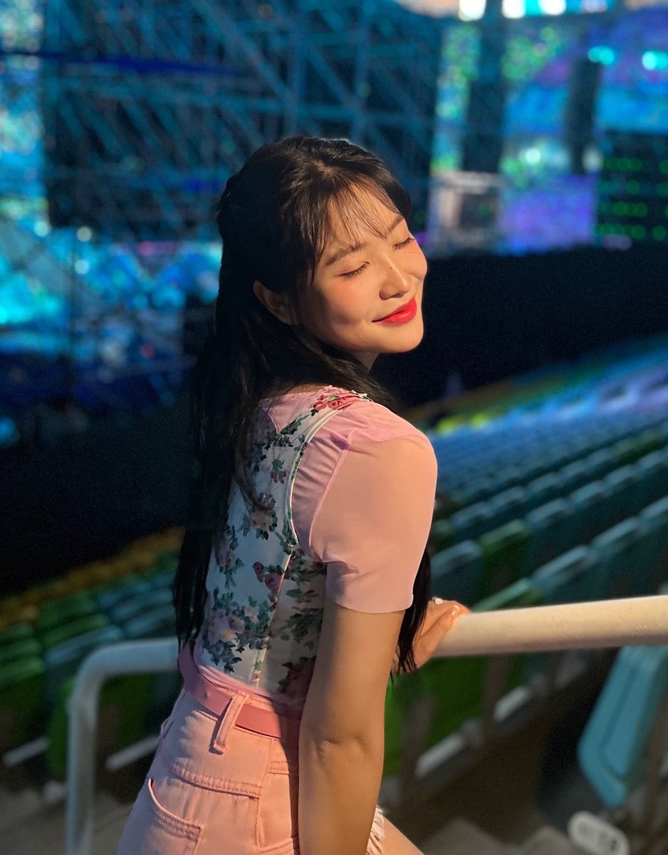 ㅤ 

ㅤ ㅤ     crush mo daw ako ? kiss nga 
                           kung true

ㅤ