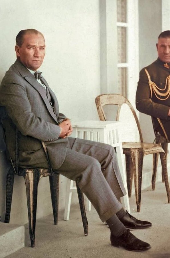 Bayım; üslup varya üslup, çok şey anlatır, çok şey getirir, çok şey götürür. #ogretmenlersusmayacak #Atatürk #çapulcu