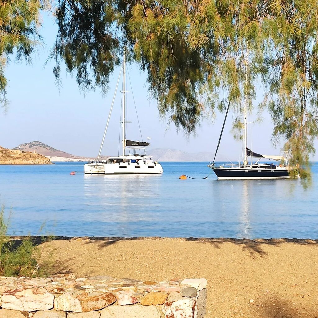 Last night we were anchored #patmos as we did not liked the hustle and bustle of the town quay. #greekislandyachtholiday #mediteraneanislandholiday #sailwithskipper #sailingingreece #boatinggreece instagr.am/p/Ch9gZ9BrVmy/