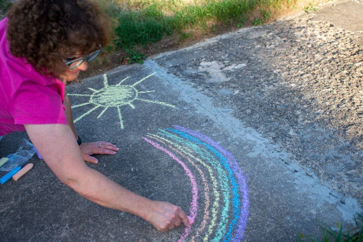 HighBridgeHound's tweet photo. WFHB Volunteers "chalked the walk" yesterday with encouraging messages to welcome back High Bridge elementary and middle school students for the 2022/2023 year. Look along and around Church and Thomas Street to see.
#SmallTownLife #HighBridgeNJ #HunterdonNJ https://t.co/DcdaNs5TEw