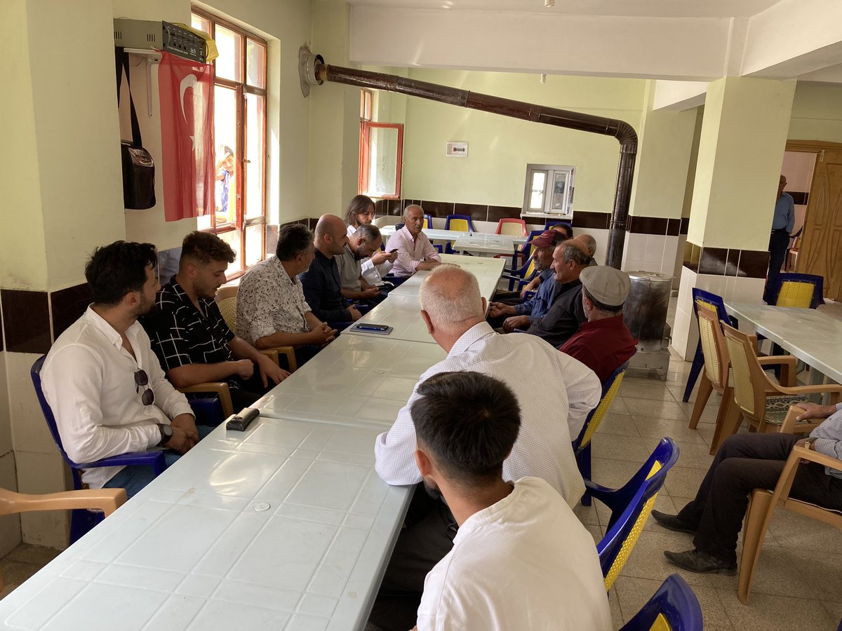 ipekyolu_van's tweet photo. 📍ARITOPRAK 

Muhabbet koyu...

Biz,sizlere hizmet etmek için varız.Bunun için her zaman sahadayız,sahada olmaya da devam edeceğiz.

Çalınmadık kapı,gidilmedik köy,sıkılmadık el bırakmayacağız 🤝 https://t.co/GGn26i0yTG
