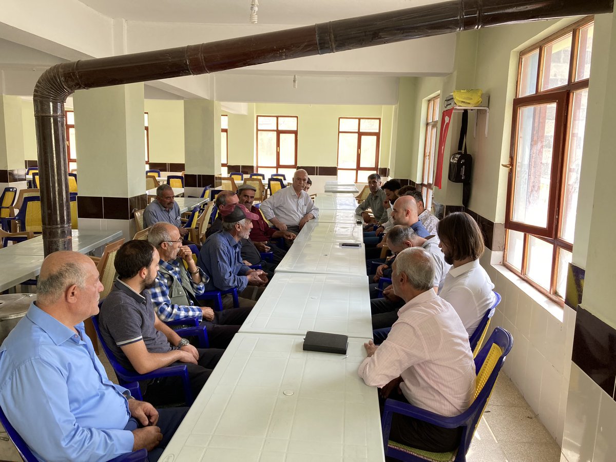 ipekyolu_van's tweet photo. 📍ARITOPRAK 

Muhabbet koyu...

Biz,sizlere hizmet etmek için varız.Bunun için her zaman sahadayız,sahada olmaya da devam edeceğiz.

Çalınmadık kapı,gidilmedik köy,sıkılmadık el bırakmayacağız 🤝 https://t.co/GGn26i0yTG