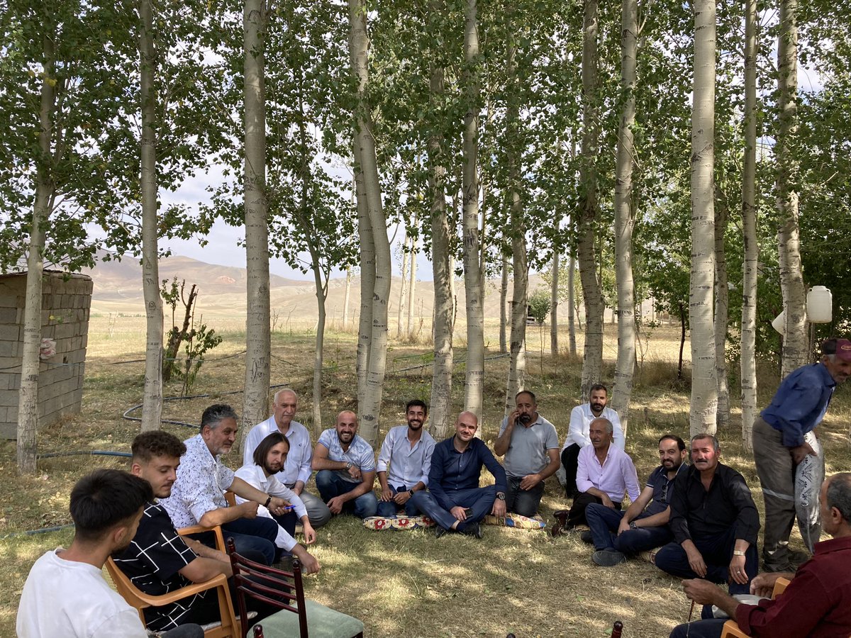 ipekyolu_van's tweet photo. 📍ARITOPRAK 

Muhabbet koyu...

Biz,sizlere hizmet etmek için varız.Bunun için her zaman sahadayız,sahada olmaya da devam edeceğiz.

Çalınmadık kapı,gidilmedik köy,sıkılmadık el bırakmayacağız 🤝 https://t.co/GGn26i0yTG