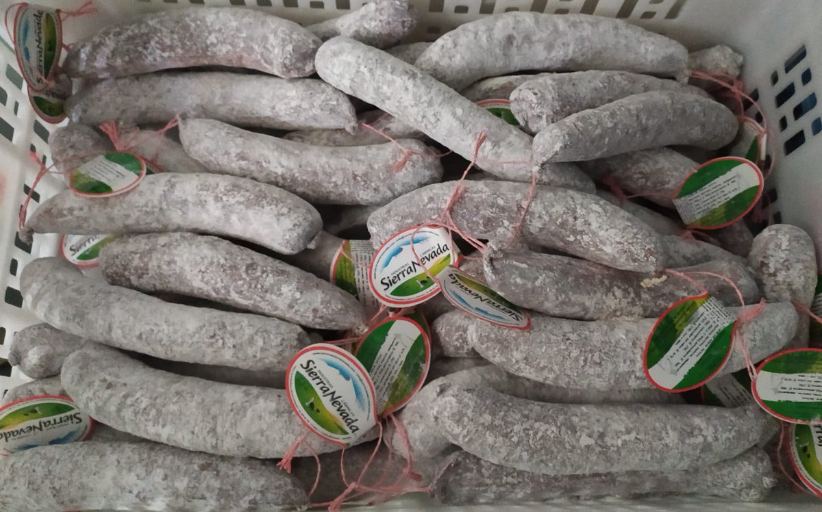 No puede faltar en tu cesta de la compra el Fuet Ibérico 🥰. Tenemos muchos pero dentro de poco estarán acabados, tienen mucho éxito entre nuestros clientes y se venden fácilmente 😍😁 . Date prisa no vaya a ser que te quedes con las ganas 😉
☎️ Contáctenos al 958 501 780 
#Food