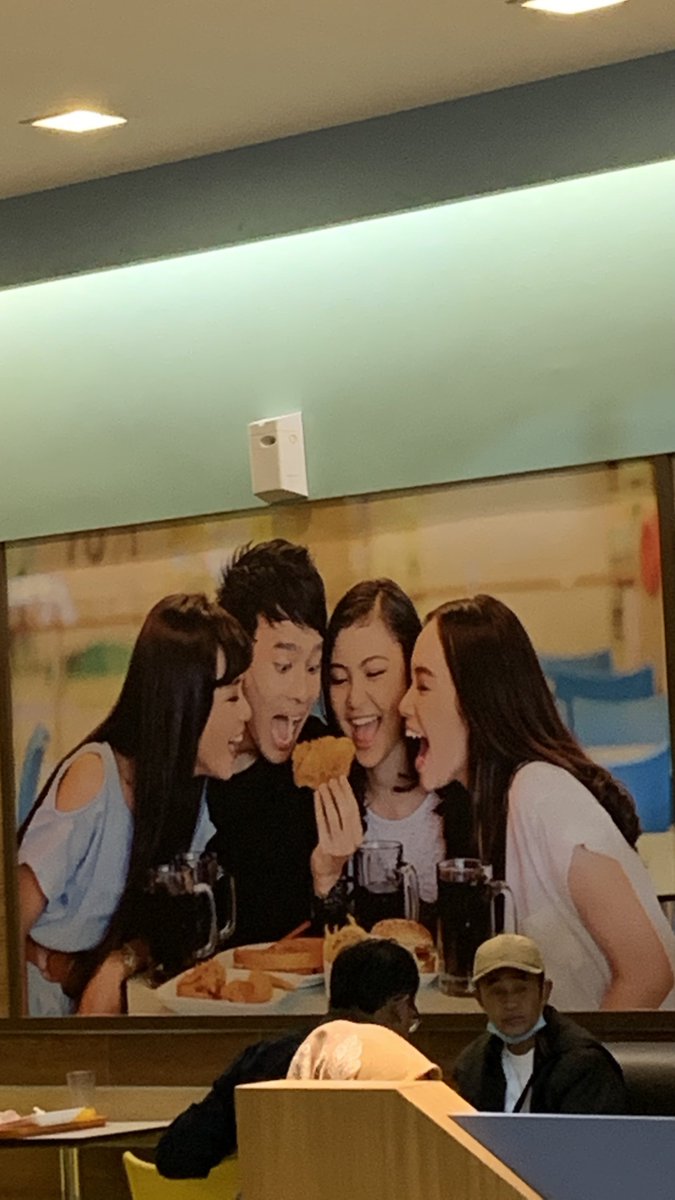 Mohon jelaskan konsep dari pengambilan gambar anda? itu ayamnya masi banyak mas <a href="/AWRestoranId/">A&W Indonesia</a>