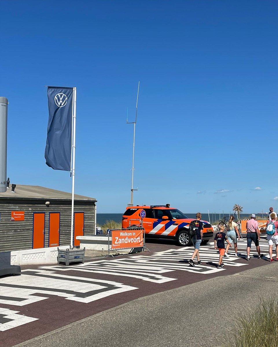 De komende 4 dagen zijn onze lifeguards preventief aanwezig. 45 lifeguards draaien in wisselende diensten gedurende de dag en avond. 🛟🏎

#beachforsafety #beachforracing #zandvoort #lifeguard