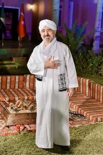 SygudM's tweet photo. Artık gitme vakti, forumlar, minberler, evler, sevinçleri ve hüzünleri ile sizi özleyecekler.Sudanlı gençlerin en iyi dostu ve dayandığı sağlam duvar oldunuz.Bizim için yaptıklarınız için çok teşekkür ederiz.❤❤❤❤ https://t.co/w2oEBSPiiz