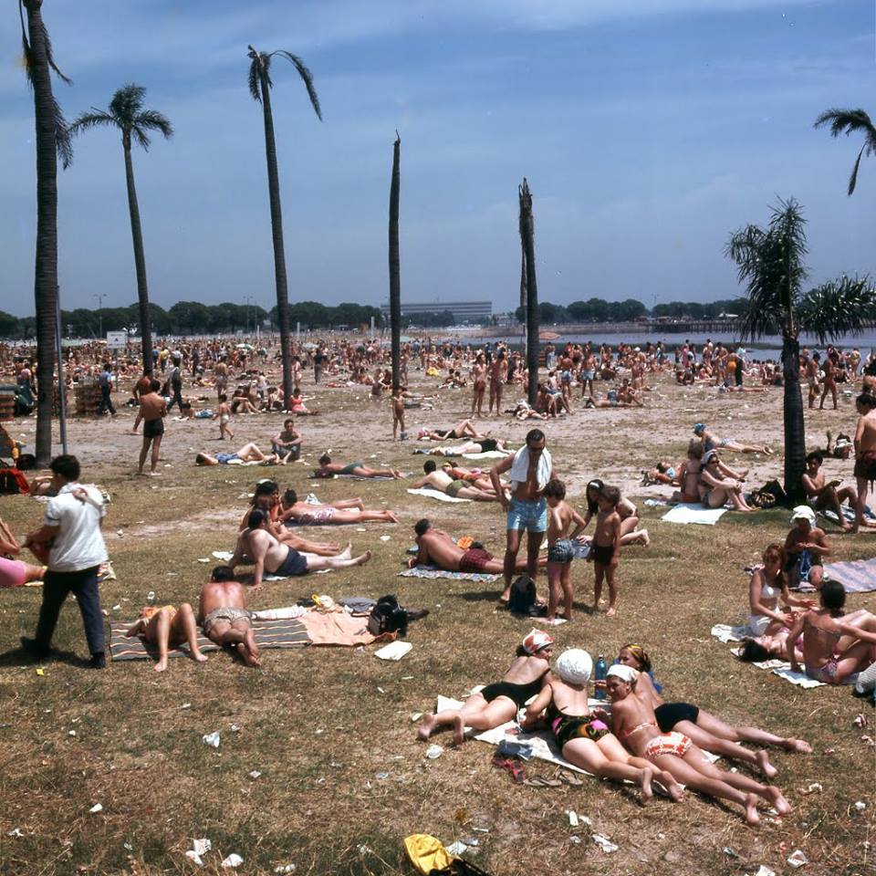 Balneario Saint Tropez. La Pampa y Costanera. Al fondo, Pabellón 2 de Ciudad Universitaria. Año 1968.