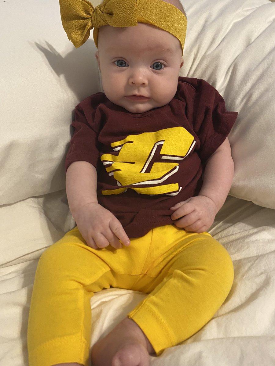ChelseyMachota's tweet photo. Have to rep Mom & Dadโs Alma Mater! Ready for @CMU_Football tonight. ๐ฅโ๐ผ๐#FireUpChips #futurechip https://t.co/mL7STj2f9l