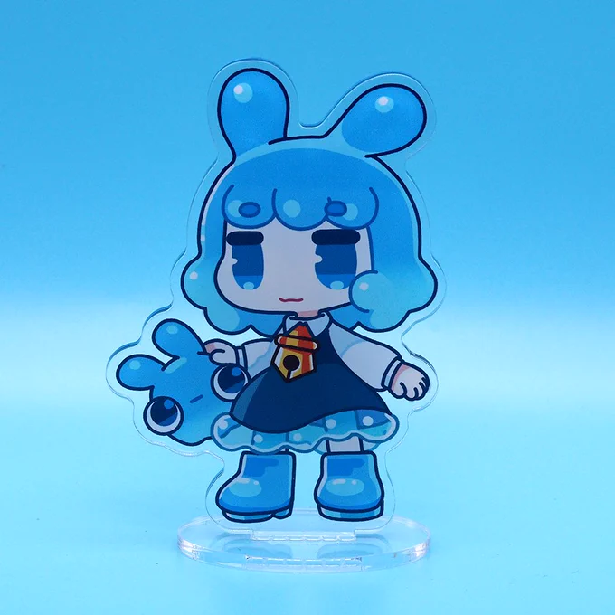 コミティア141の個々のアイテムの写真です!ピンバッチとアクリルフィギュアが新作でオーロラステッカーはアイテムはそのままに台紙をプラスしてよりかっこいい感じになりました〜!  