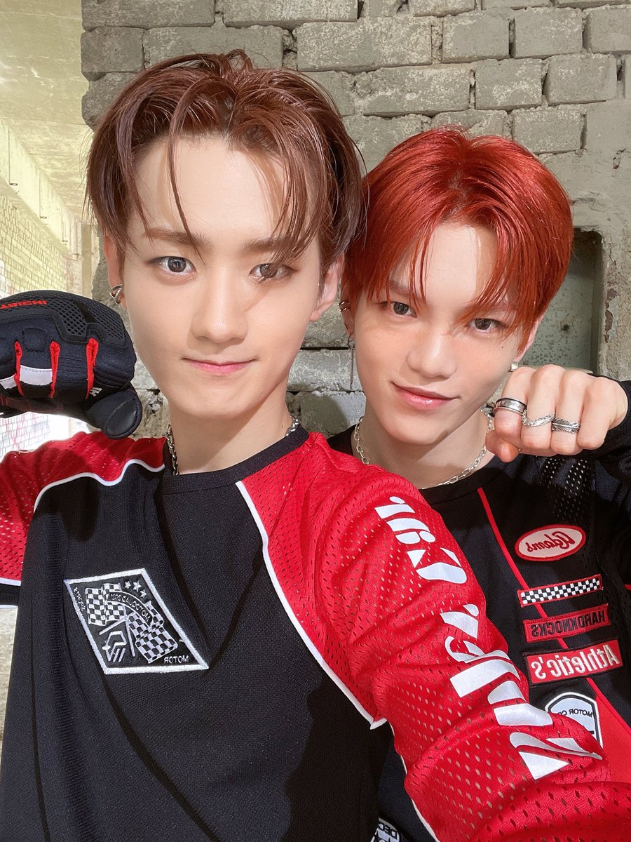 finthe1999's tweet photo. 하
트리거+레이싱복은
전설이라고…… https://t.co/eiDCb52jBH
